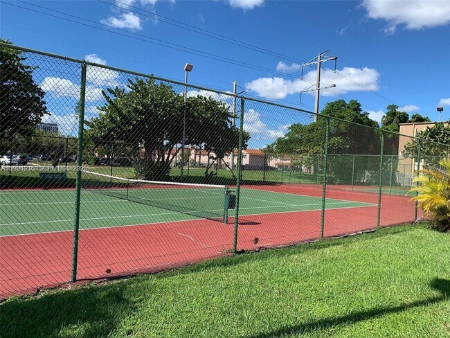 Building Photo - 5201 Geneva Ct