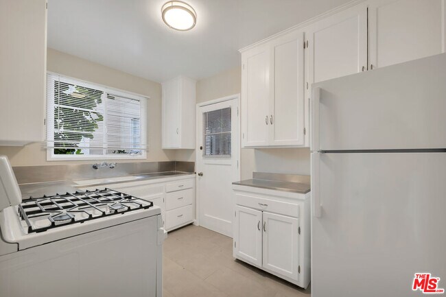 Building Photo - 4086 Abourne Rd