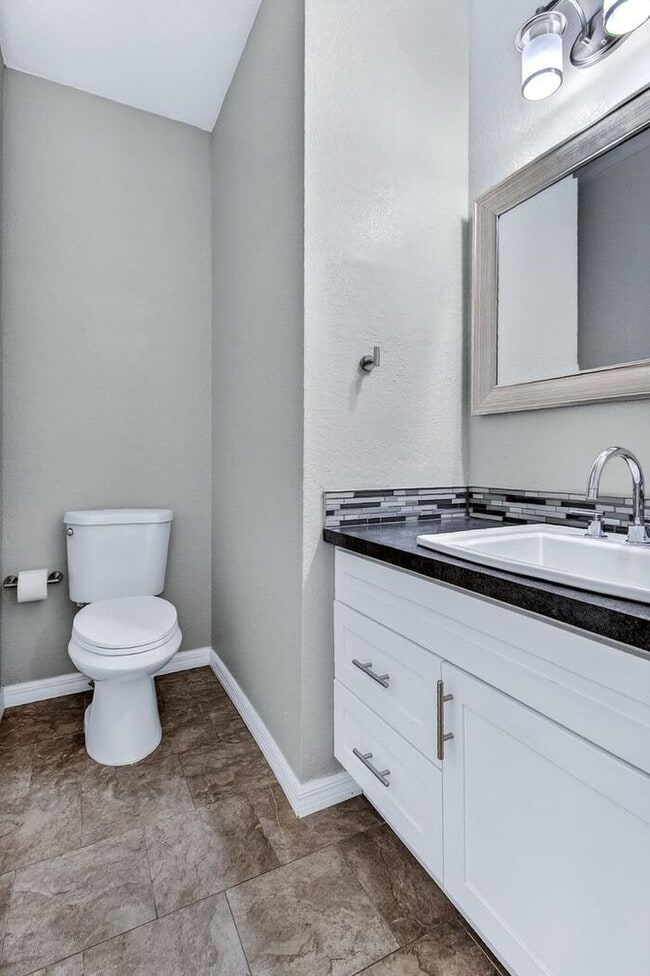 Building Photo - Immaculately updated 3/2.5 Three-Story Maitland Condo in Visconti!