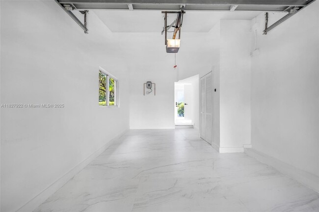 Building Photo - 400 Sansovino Ave
