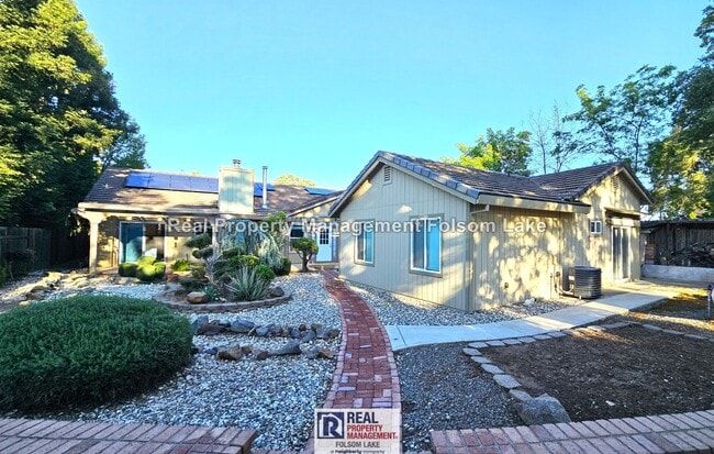 Building Photo - El Dorado Hills 4 bedrooms and 2 baths home with Detached 1 bedroom and 1 bath Cottage