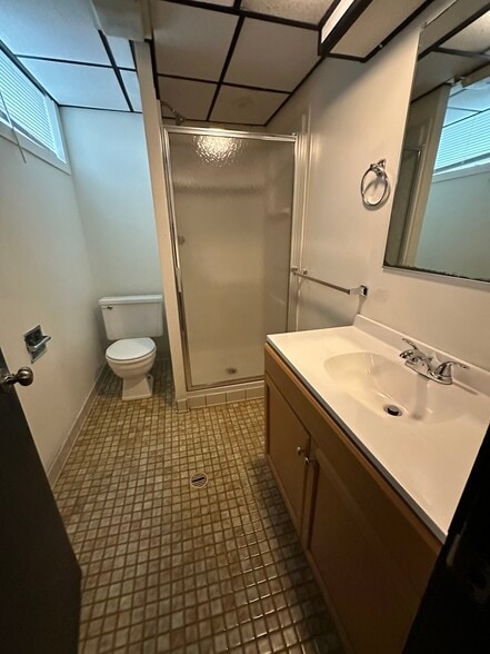 Full Bath 2 - 829 Miller Ave