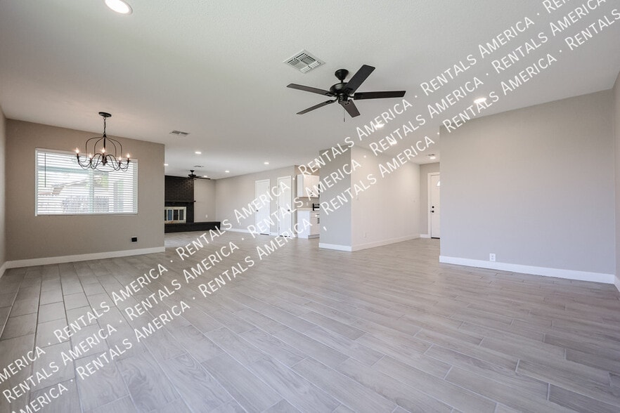 Building Photo - 2902 W Straford Dr