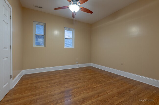 Building Photo - 6819 S Ridgeland Ave