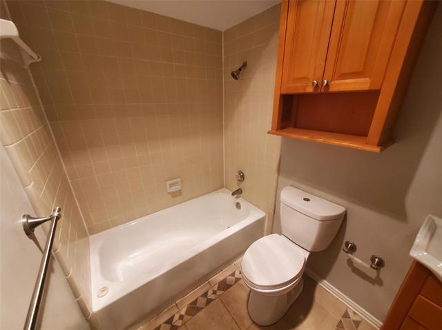 Building Photo - 2022 Chalfont Dr