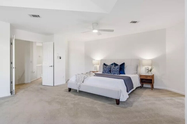 Building Photo - Executive 5BR / 4.5BA Rental In Bellevue