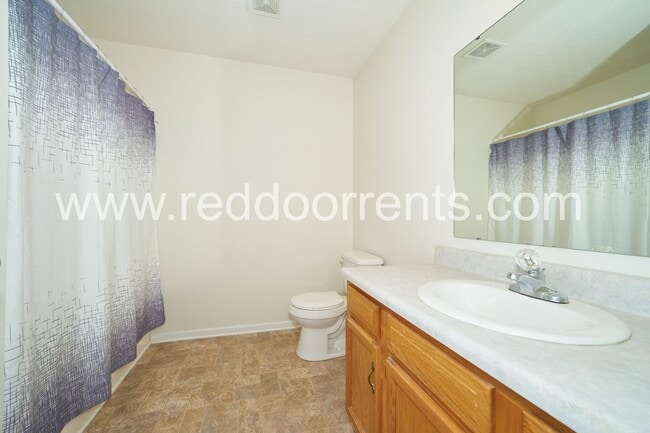 Building Photo - 127 Broadmoor Bend