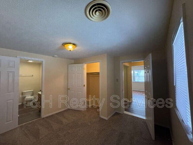 Building Photo - 609 1/2 South Crystal Street