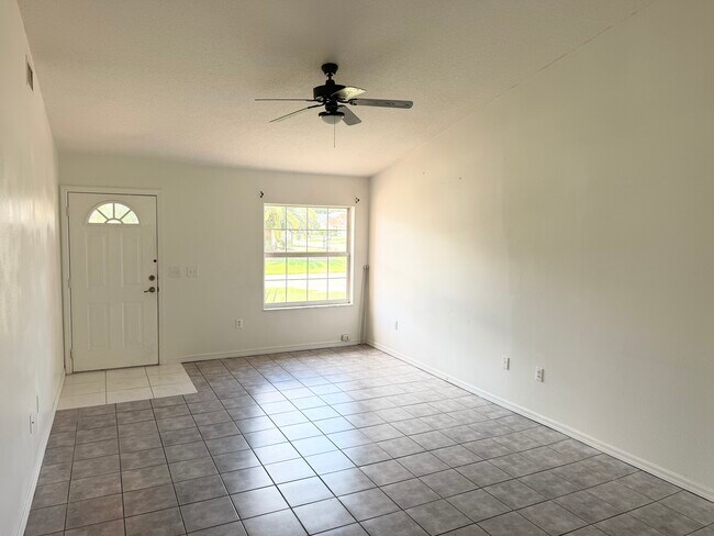 Building Photo - 33 Flemingwood Ln