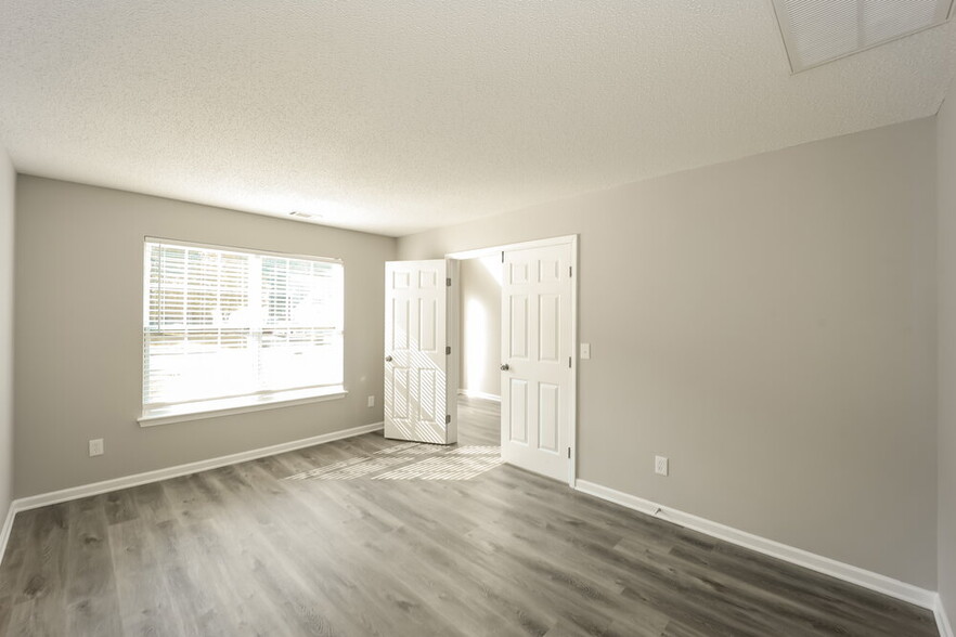Building Photo - 265 Redding Ridge