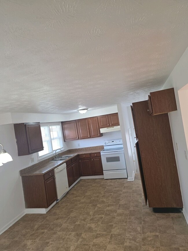 Building Photo - 7802 Columbine Dr