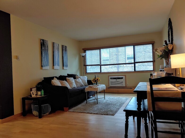 warm and bright - 2530 1st Avenue South