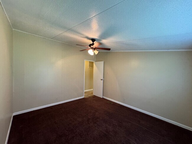 Building Photo - 161 Flournoy Lucas Rd