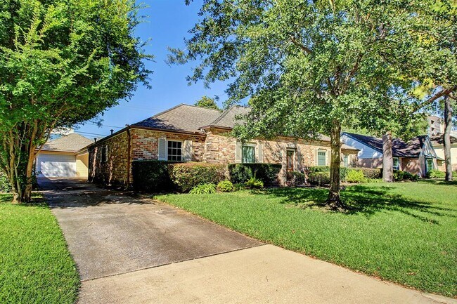 Building Photo - 12630 Trail Hollow Dr