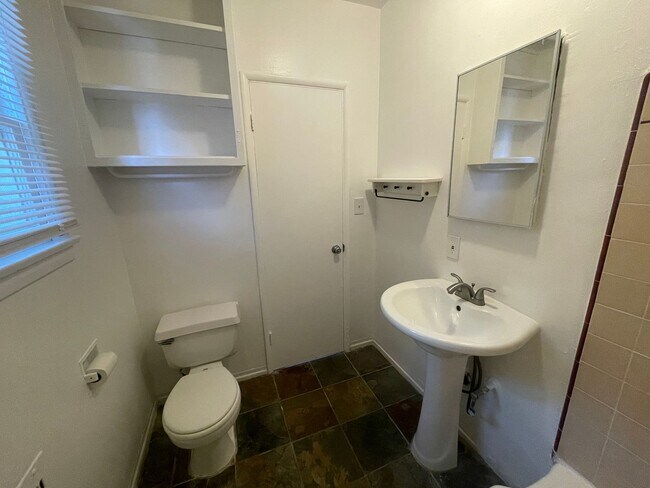 Building Photo - 1240-1246.5-12465 Tamarind Ave