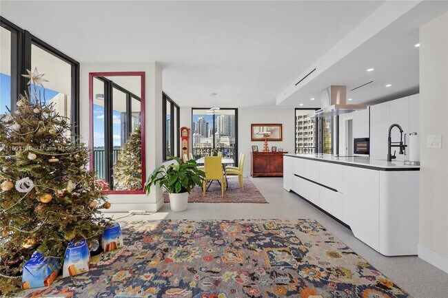 Building Photo - 520 Brickell Key Dr