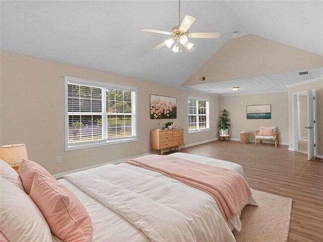 Building Photo - 362 Interlake