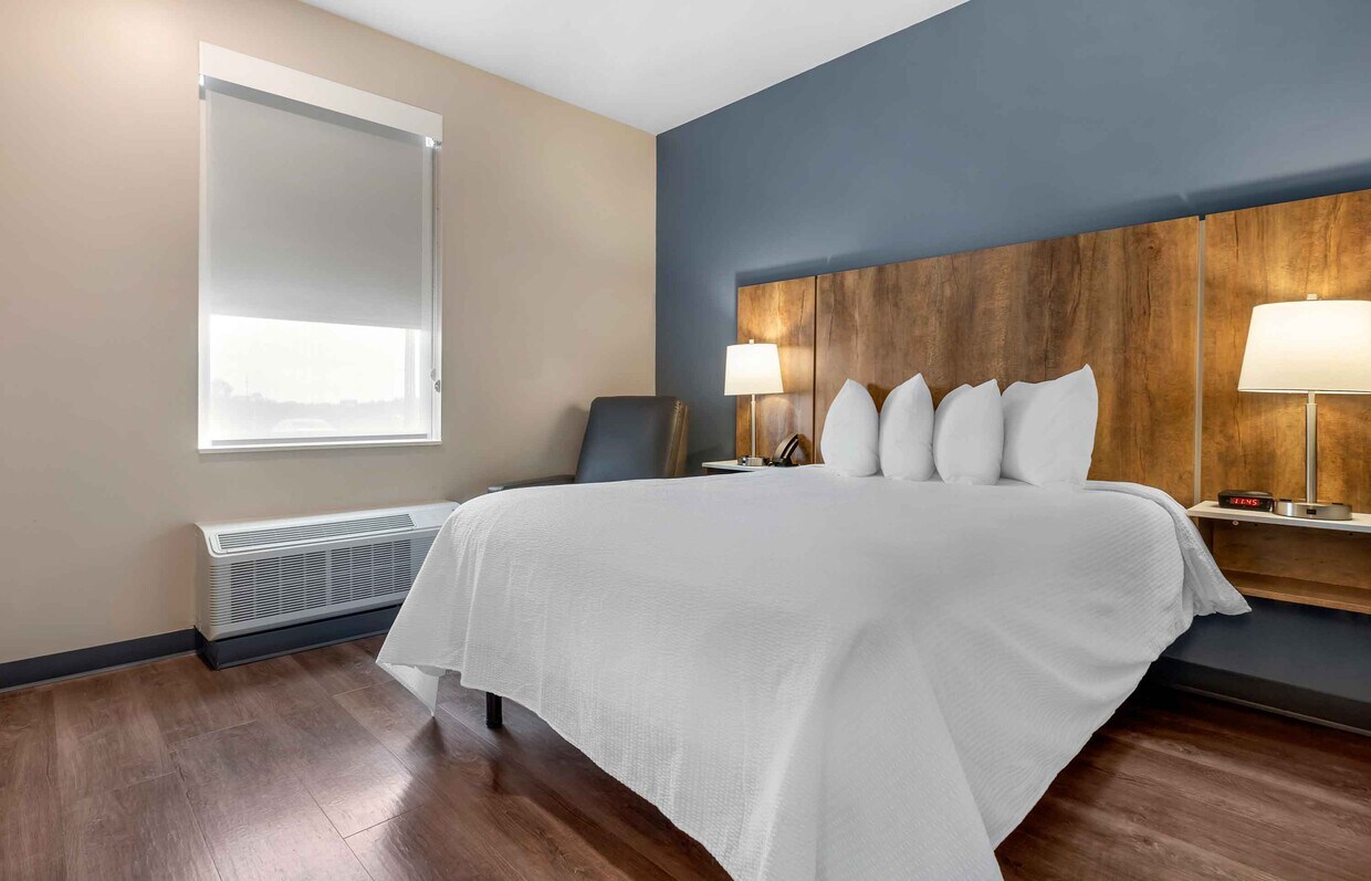 Building Photo - Furnished Studio-Colorado Springs - Center...