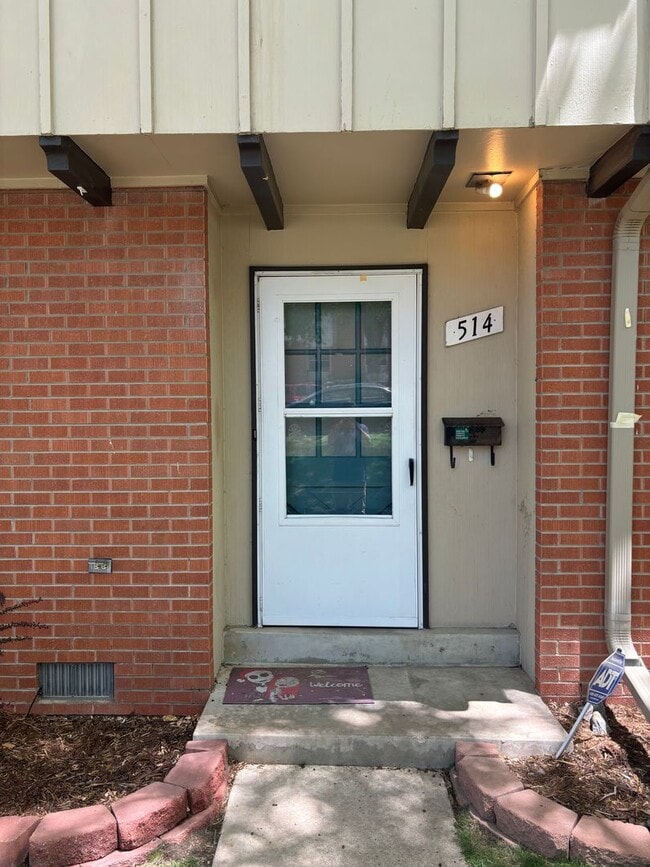 Building Photo - Updated 3bd/2.5ba Townhome in Lakewood