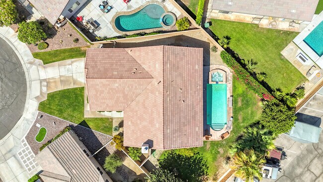 Building Photo - 47383 Bahama Ct
