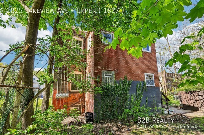 Building Photo - 1825 Lakeview Rd