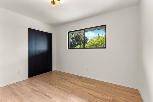 Building Photo - 1425 NW 122nd Ave