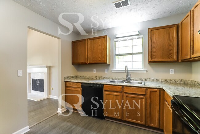 Building Photo - Spacious 4BR 3BA Home, Ready for You!