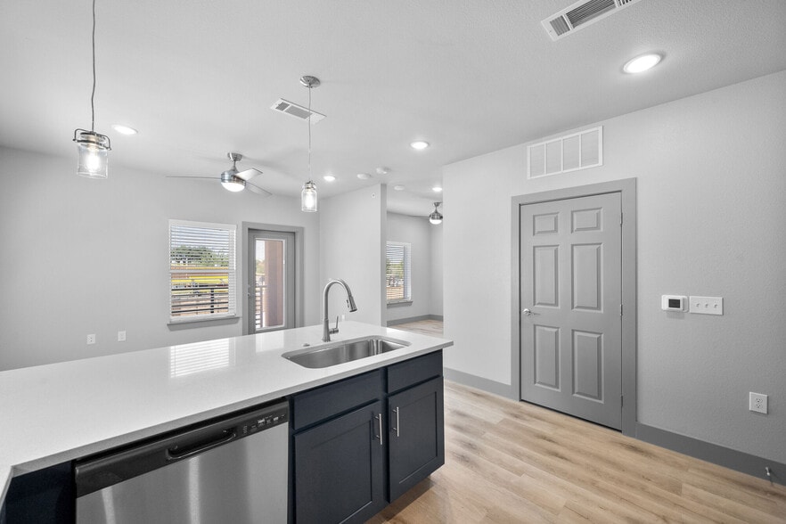 Interior Photo - The Gibson