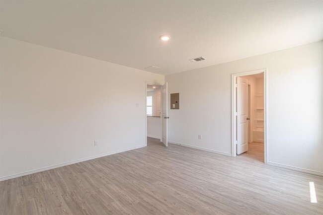 Building Photo - 6406 Reuben Kemper