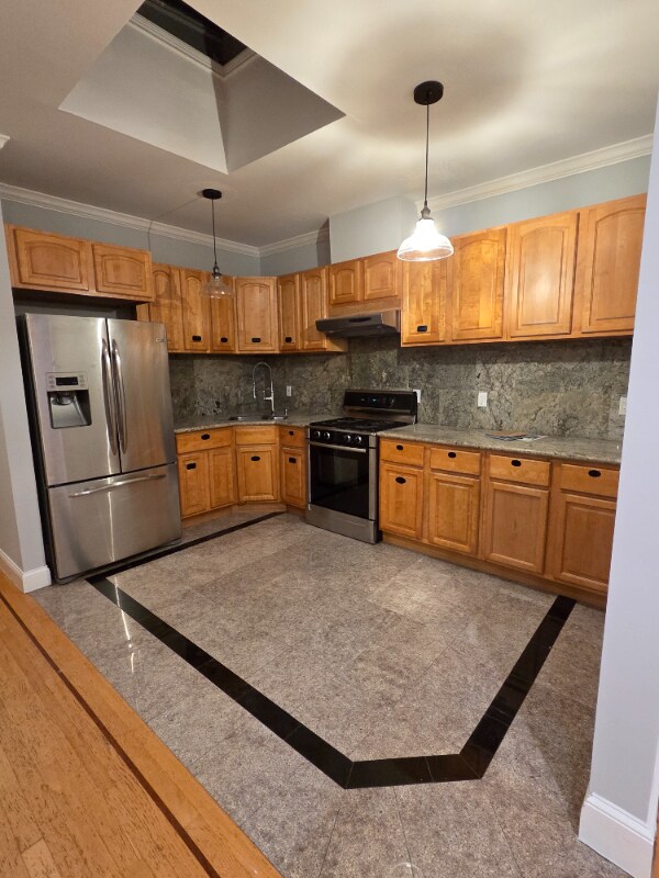 Building Photo - 163 Rae Ave