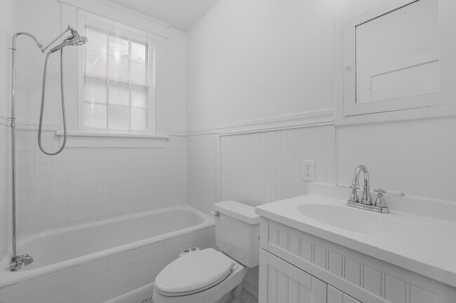 Building Photo - 1711 Primrose Ave