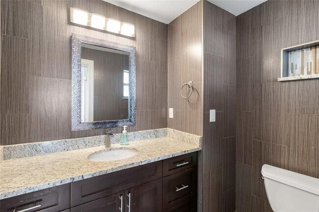 Building Photo - 1966 Sandra Dr