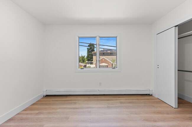 Building Photo - 302 E Harriet Ave