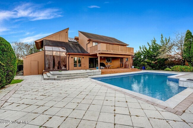 Building Photo - 19 Parker Ave