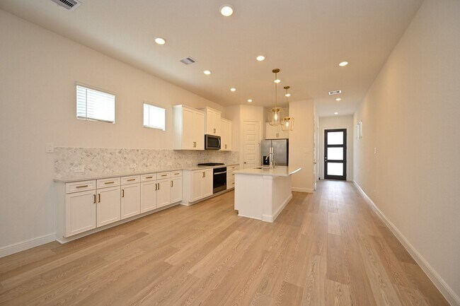 Building Photo - 4112 Farm Holw St