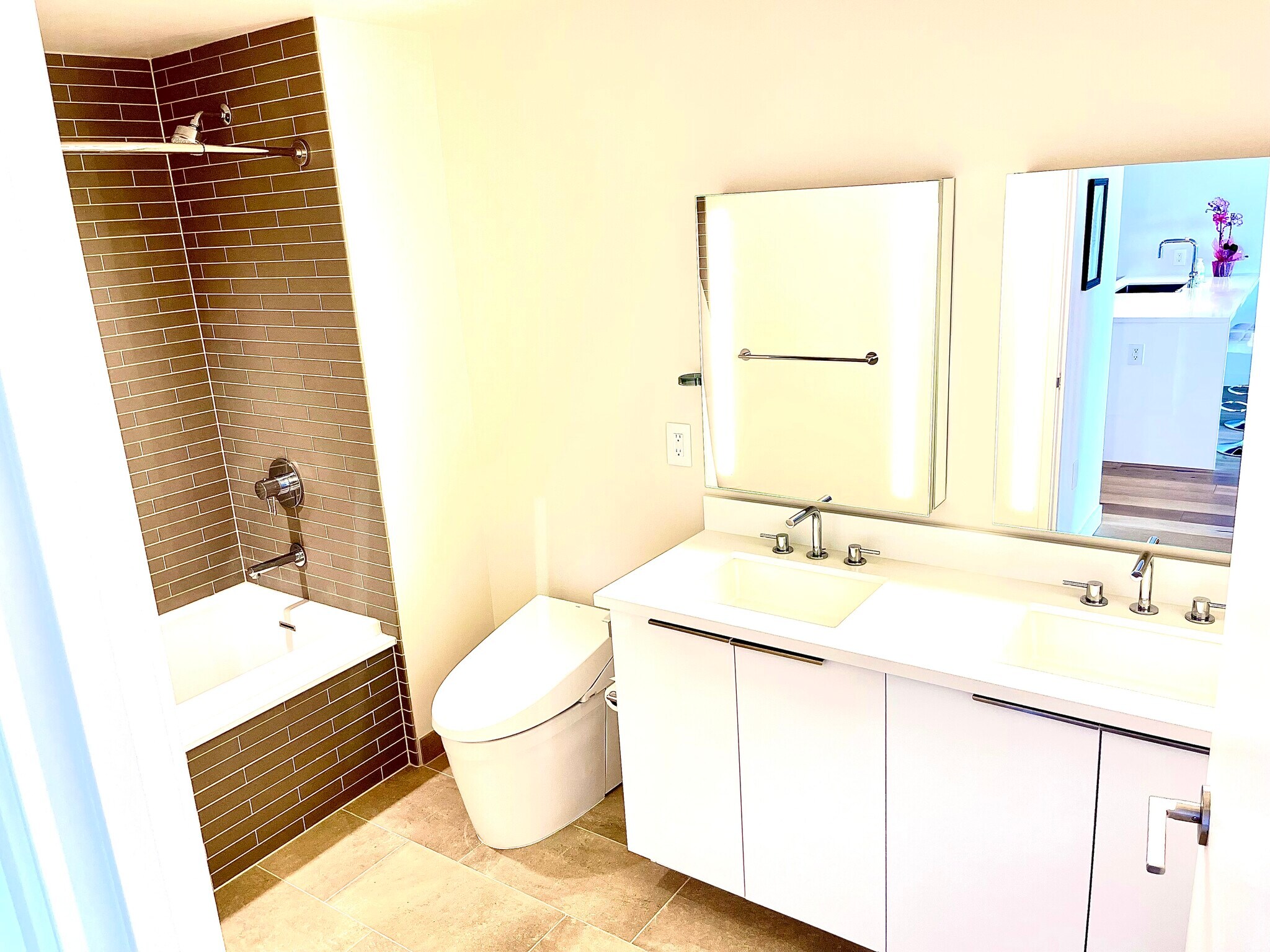 Washlet - 1001 Queen St