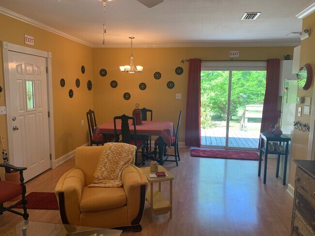 Building Photo - Fully furnished 2/2 corporate and long ter...