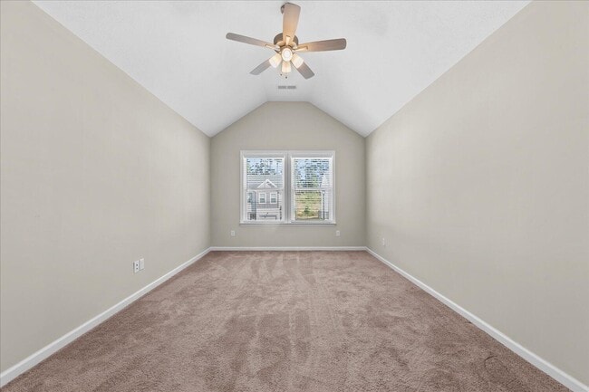 Building Photo - 1071 Linsmore Ave