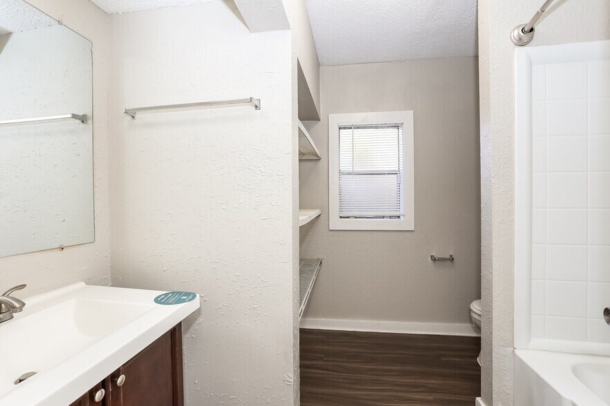 Building Photo - 2839 Spring Park Rd