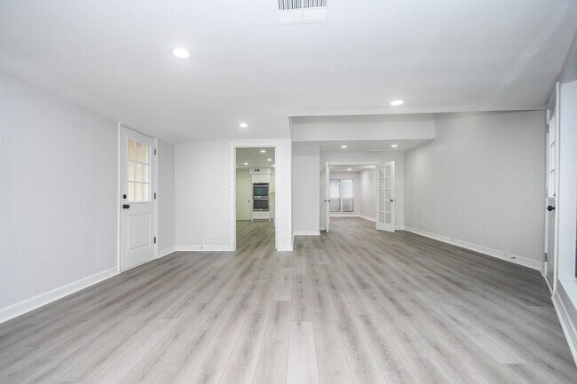 Building Photo - 10903 Shawnbrook Dr