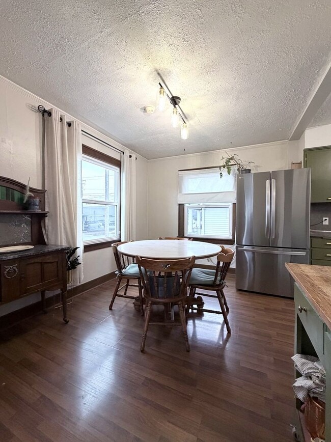 Building Photo - Charming 2 bedroom 1 bath house Available 05/01/2026