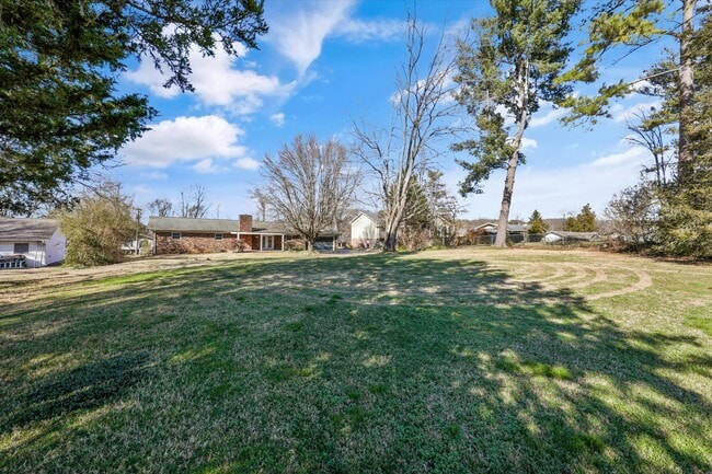 Building Photo - 930 Corning Rd