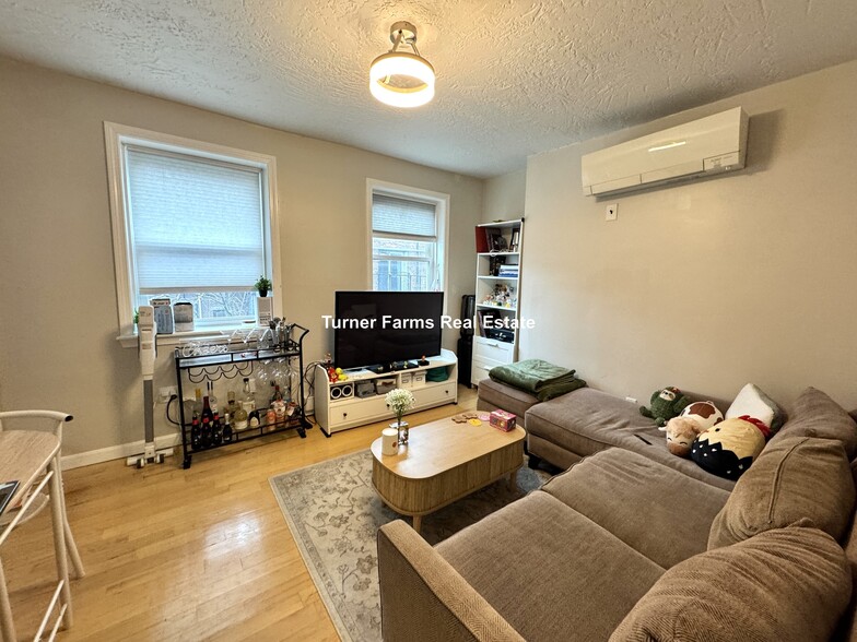 Building Photo - 91 Hudson St