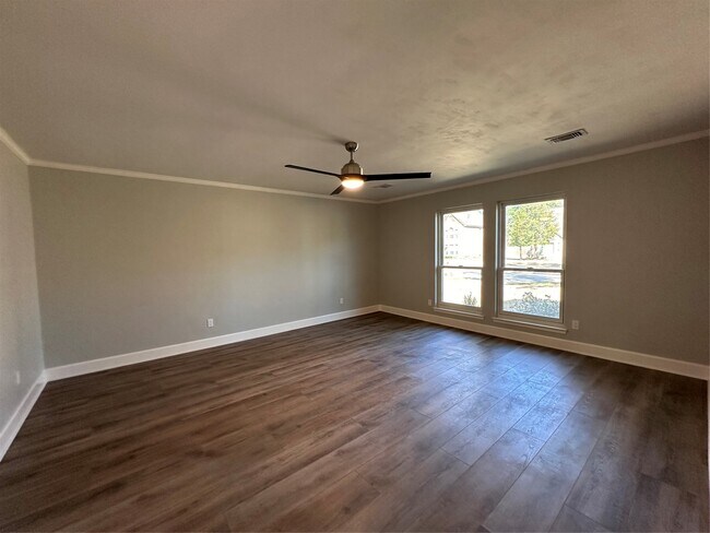 Building Photo - 17707 Moss Point Dr