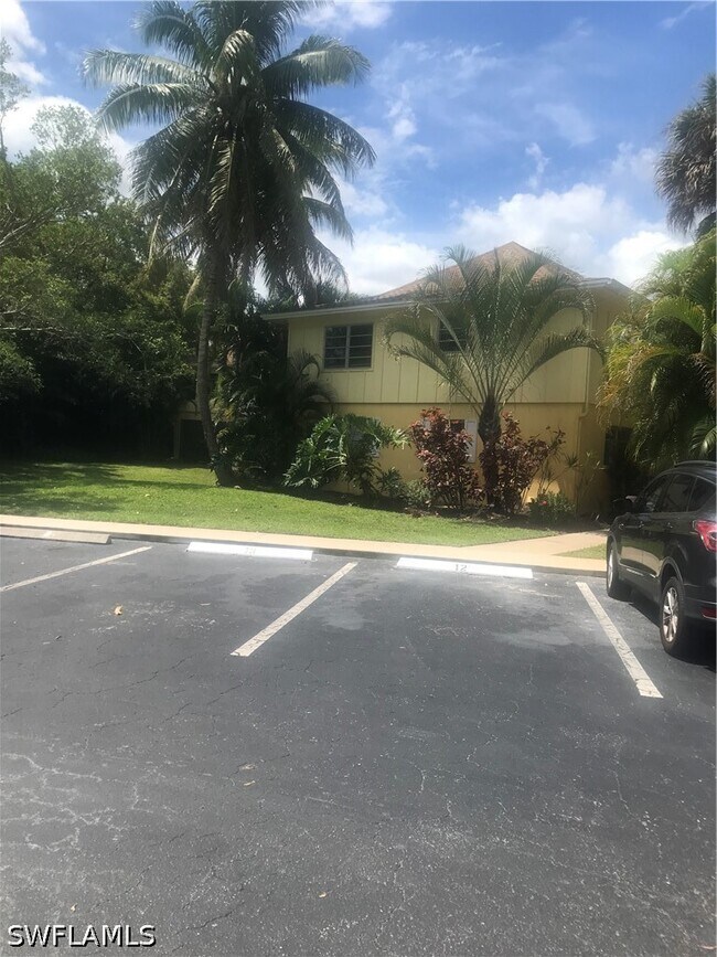 Building Photo - 1210 Shady Rest Ln