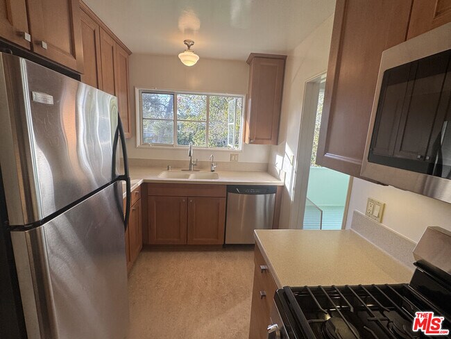 Building Photo - 5259 1/2 Village Green