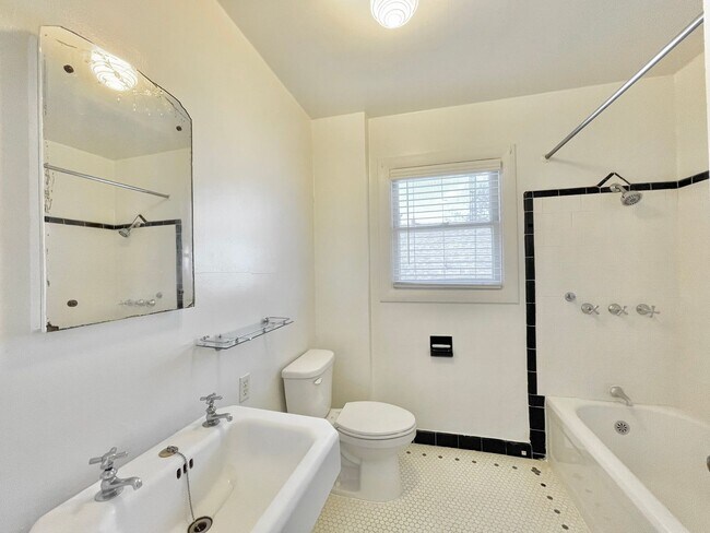 Building Photo - 2788-2790 &amp; 2792 4th Avenue