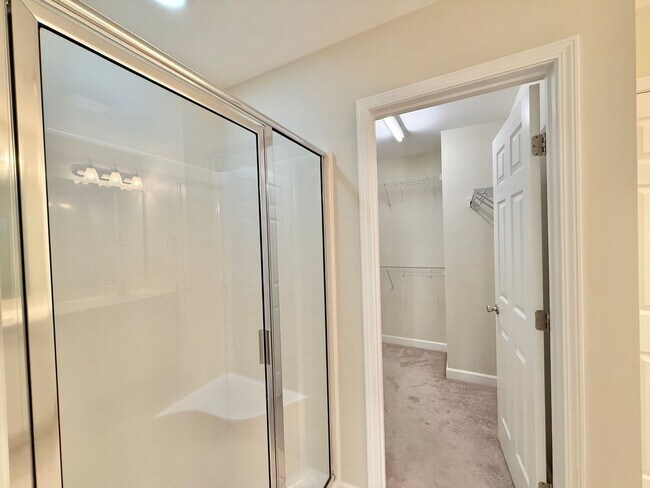 Building Photo - Gorgeous End Unit 3BD, 2.5BA Raleigh Townhome in a Prime Location Near Triangle Town Center, Poyn...