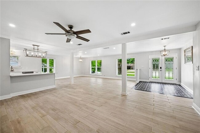 Building Photo - 208 Country Club Blvd