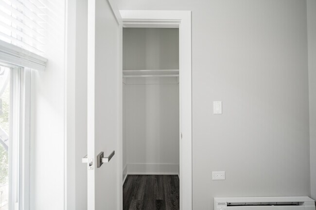 Building Photo - 1472 W Erie St